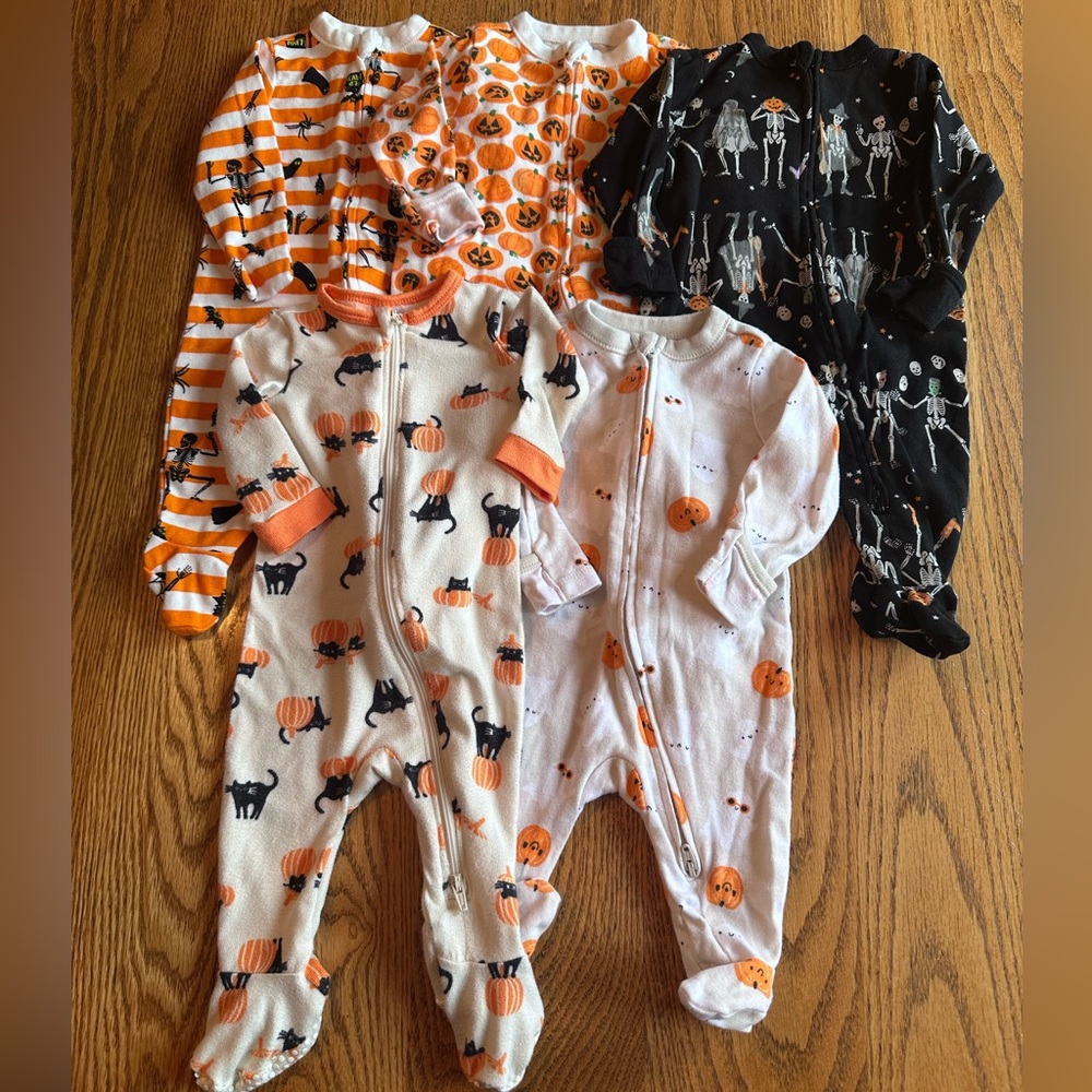 5 Halloween-Themed Baby One Pieces Set